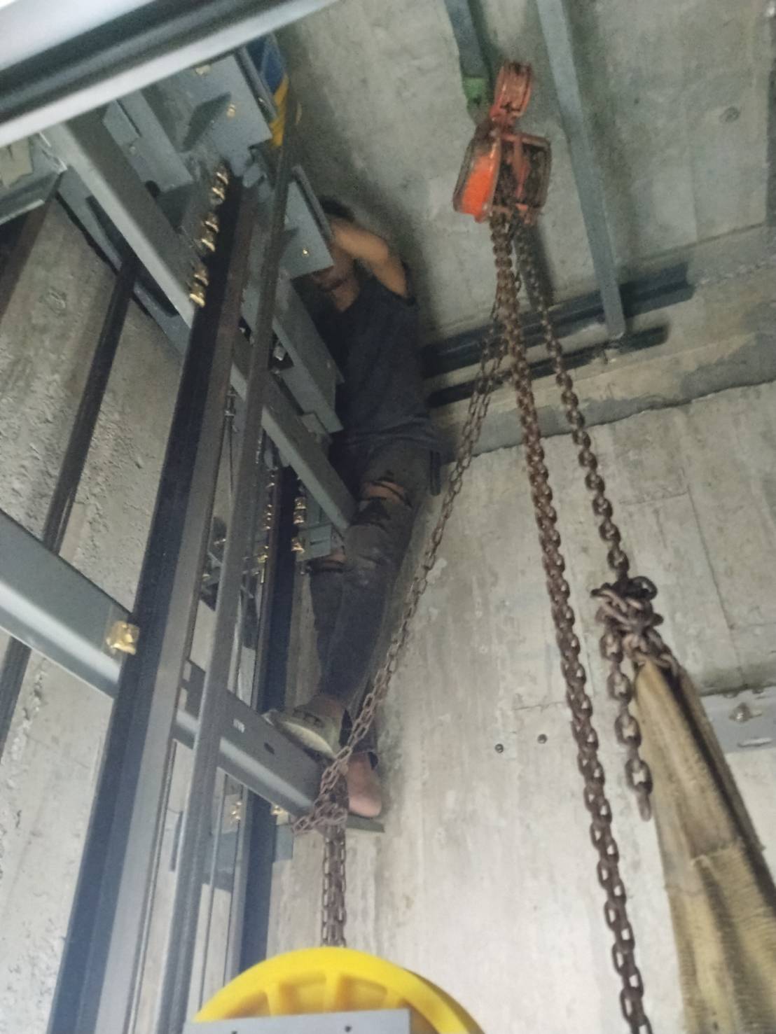 PASSENGER ELEVATOR 25
